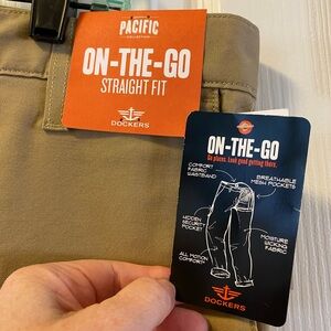 NWT Dockers Pacific On-The-Go, straight fit, 36 X 29